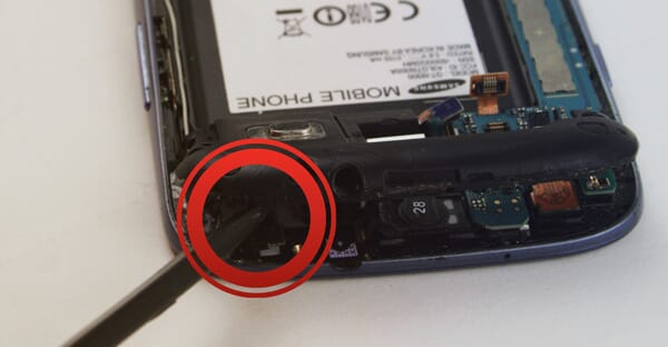 Haal de speaker los